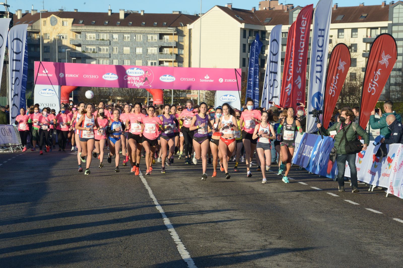 Las mejores fotos de la Carrera de la Mujer Central Lechera Asturiana Gijón 2021 (CARRERA / GALERÍA 1)