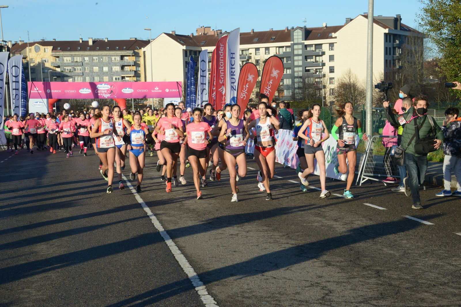 Las mejores fotos de la Carrera de la Mujer Central Lechera Asturiana Gijón 2021 (CARRERA / GALERÍA 1)