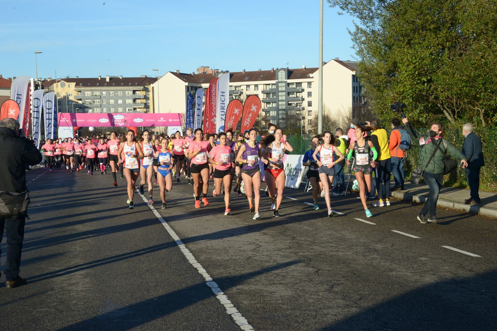 Las mejores fotos de la Carrera de la Mujer Central Lechera Asturiana Gijón 2021 (CARRERA / GALERÍA 1)