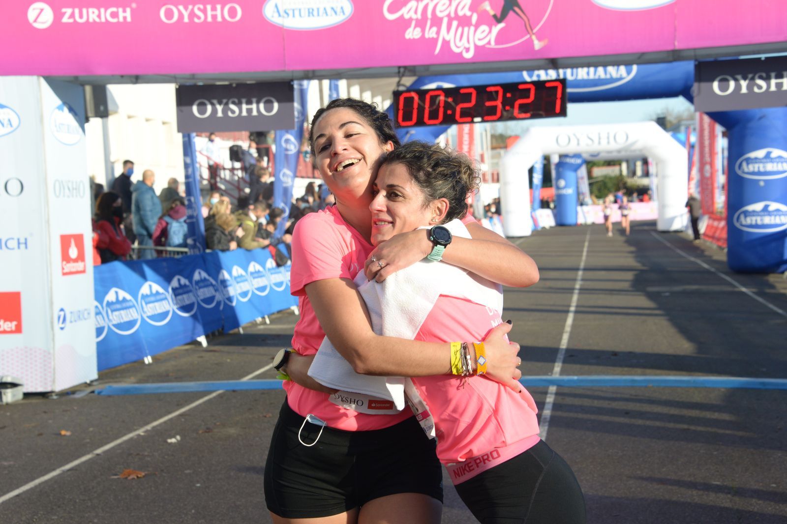 Las mejores fotos de la Carrera de la Mujer Central Lechera Asturiana Gijón 2021 (LLEGADAS A META / GALERÍA 1)