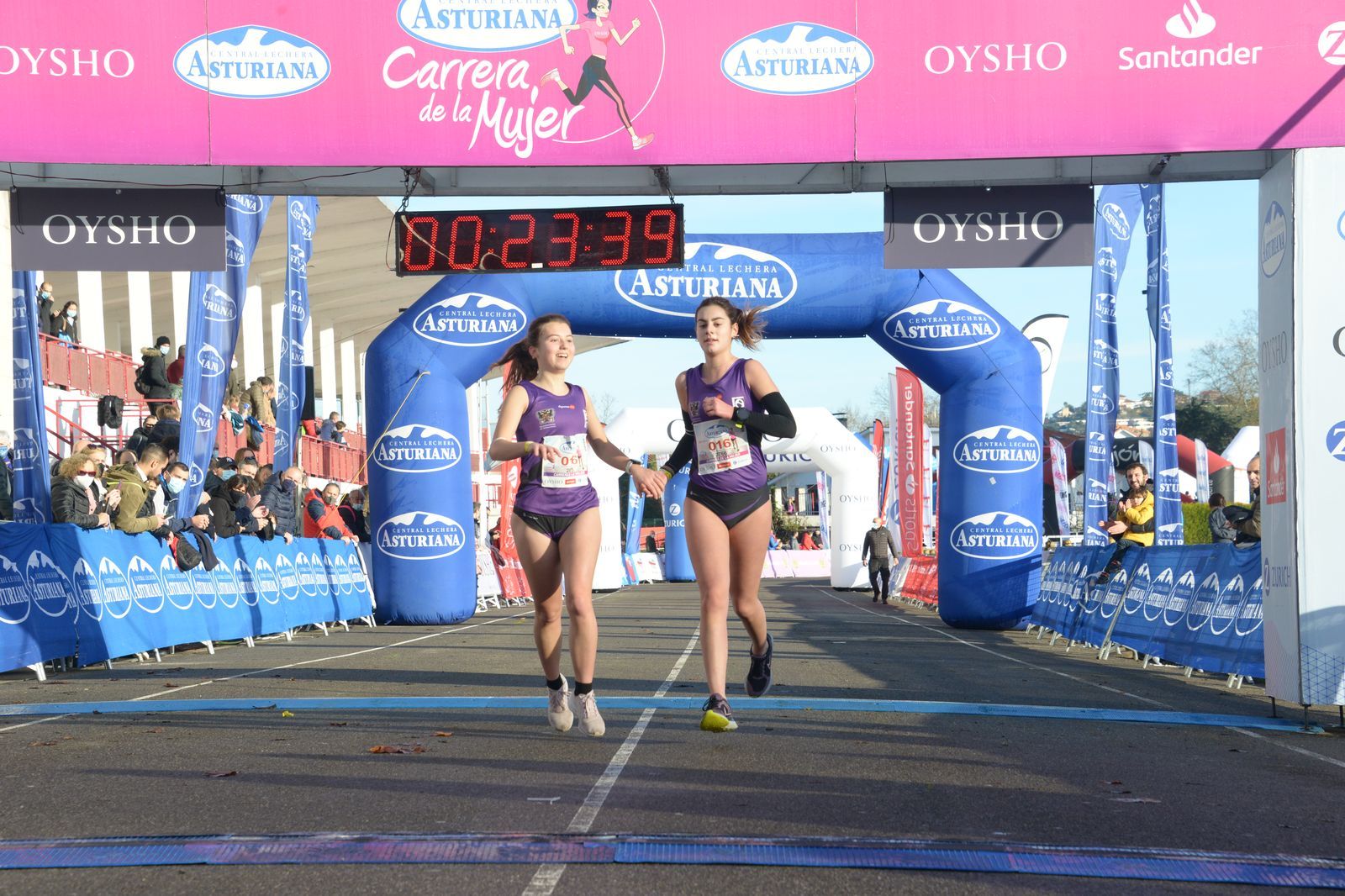 Las mejores fotos de la Carrera de la Mujer Central Lechera Asturiana Gijón 2021 (LLEGADAS A META / GALERÍA 1)