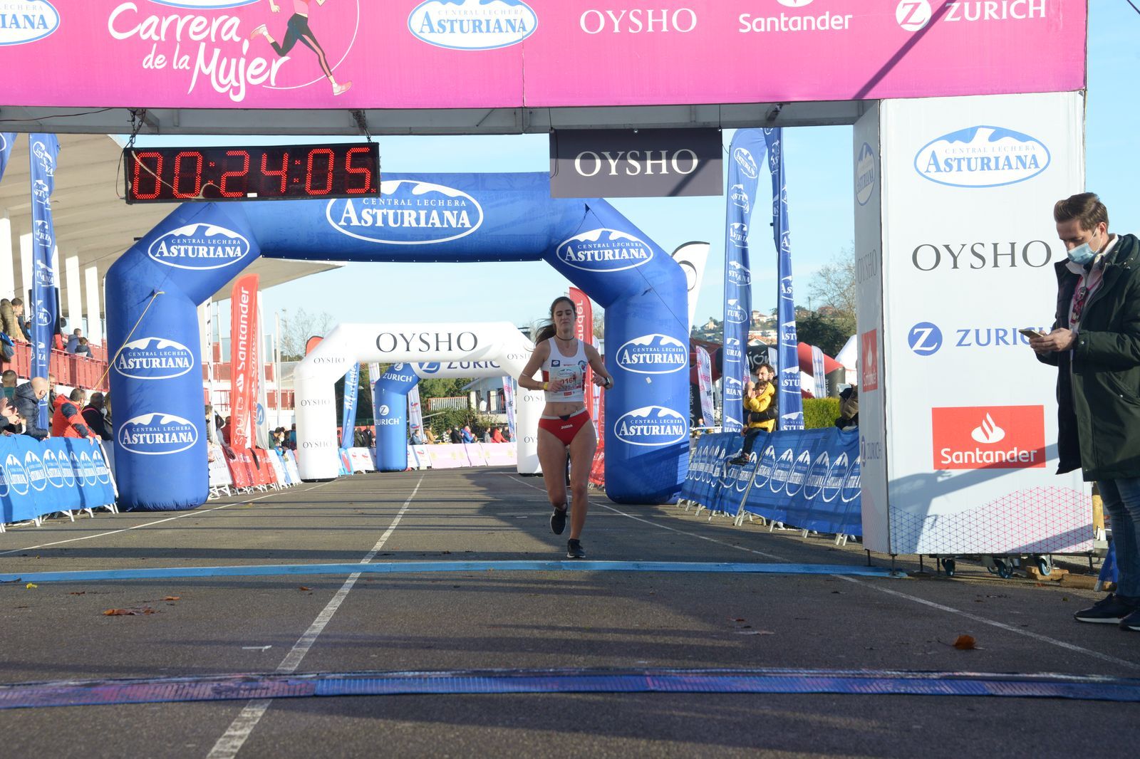 Las mejores fotos de la Carrera de la Mujer Central Lechera Asturiana Gijón 2021 (LLEGADAS A META / GALERÍA 1)