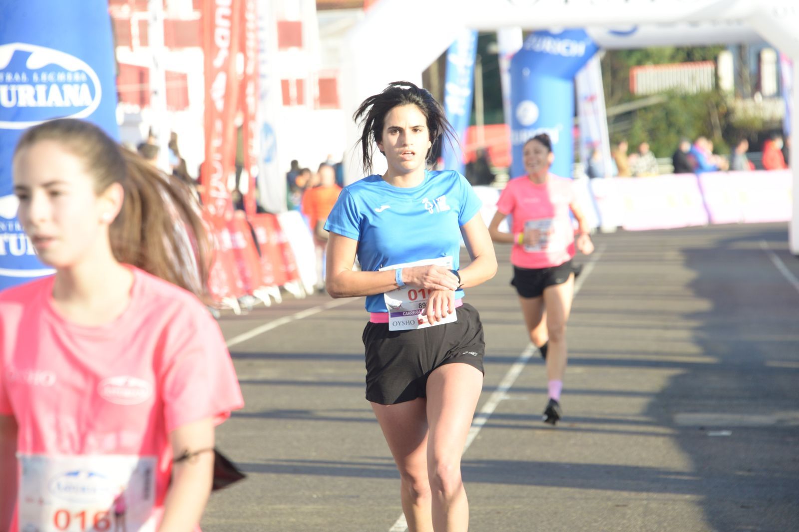 Las mejores fotos de la Carrera de la Mujer Central Lechera Asturiana Gijón 2021 (LLEGADAS A META / GALERÍA 1)