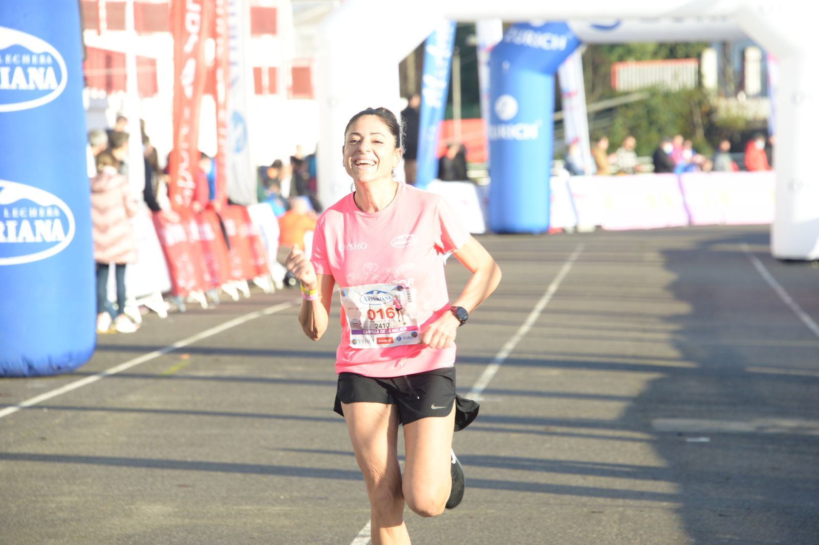 Las mejores fotos de la Carrera de la Mujer Central Lechera Asturiana Gijón 2021 (LLEGADAS A META / GALERÍA 1)
