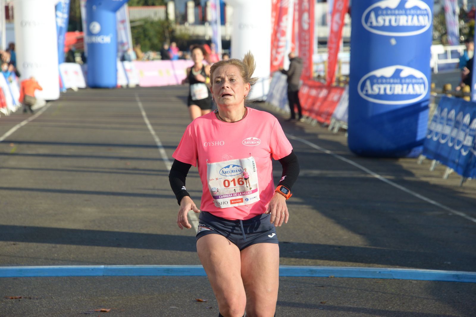 Las mejores fotos de la Carrera de la Mujer Central Lechera Asturiana Gijón 2021 (LLEGADAS A META / GALERÍA 1)