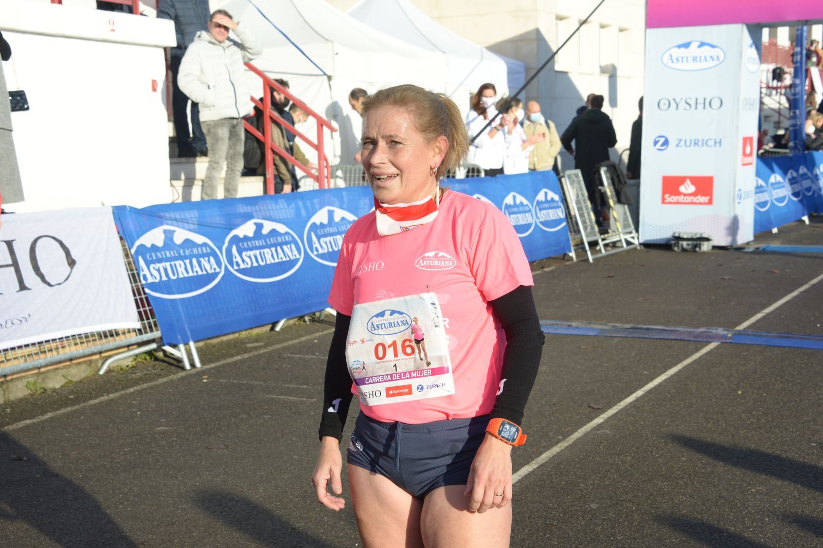Las mejores fotos de la Carrera de la Mujer Central Lechera Asturiana Gijón 2021 (LLEGADAS A META / GALERÍA 1)