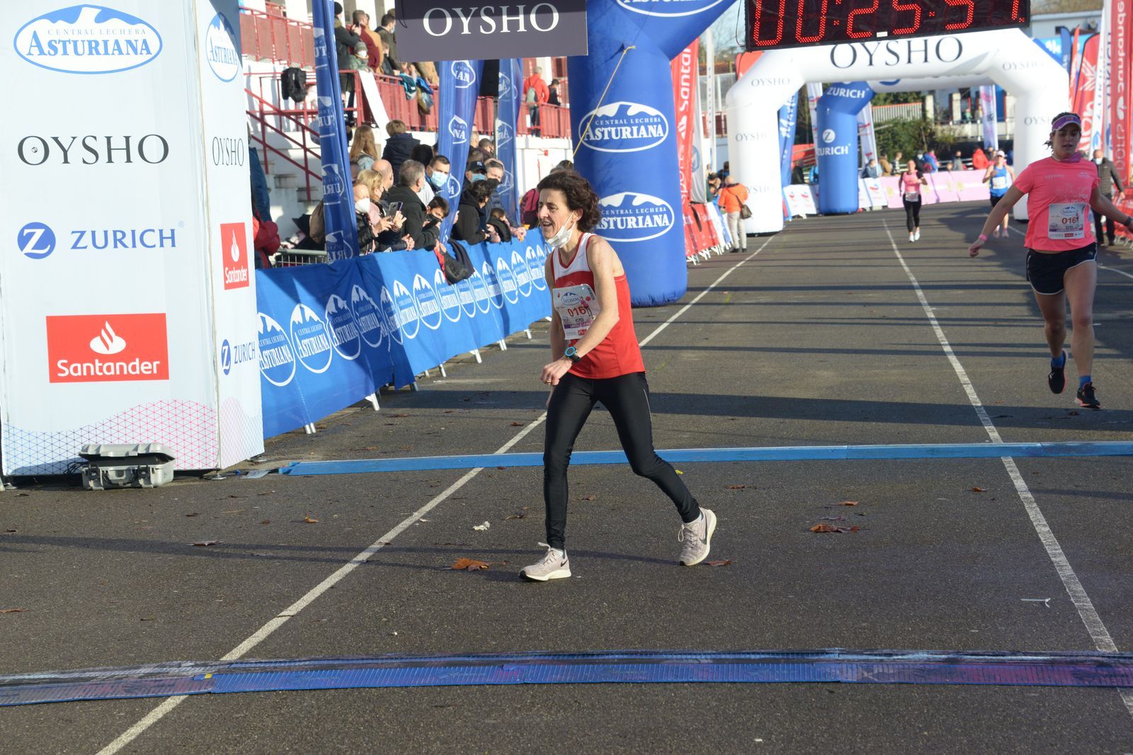 Las mejores fotos de la Carrera de la Mujer Central Lechera Asturiana Gijón 2021 (LLEGADAS A META / GALERÍA 1)