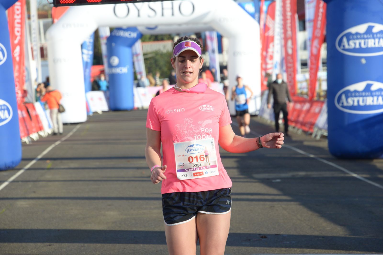 Las mejores fotos de la Carrera de la Mujer Central Lechera Asturiana Gijón 2021 (LLEGADAS A META / GALERÍA 1)