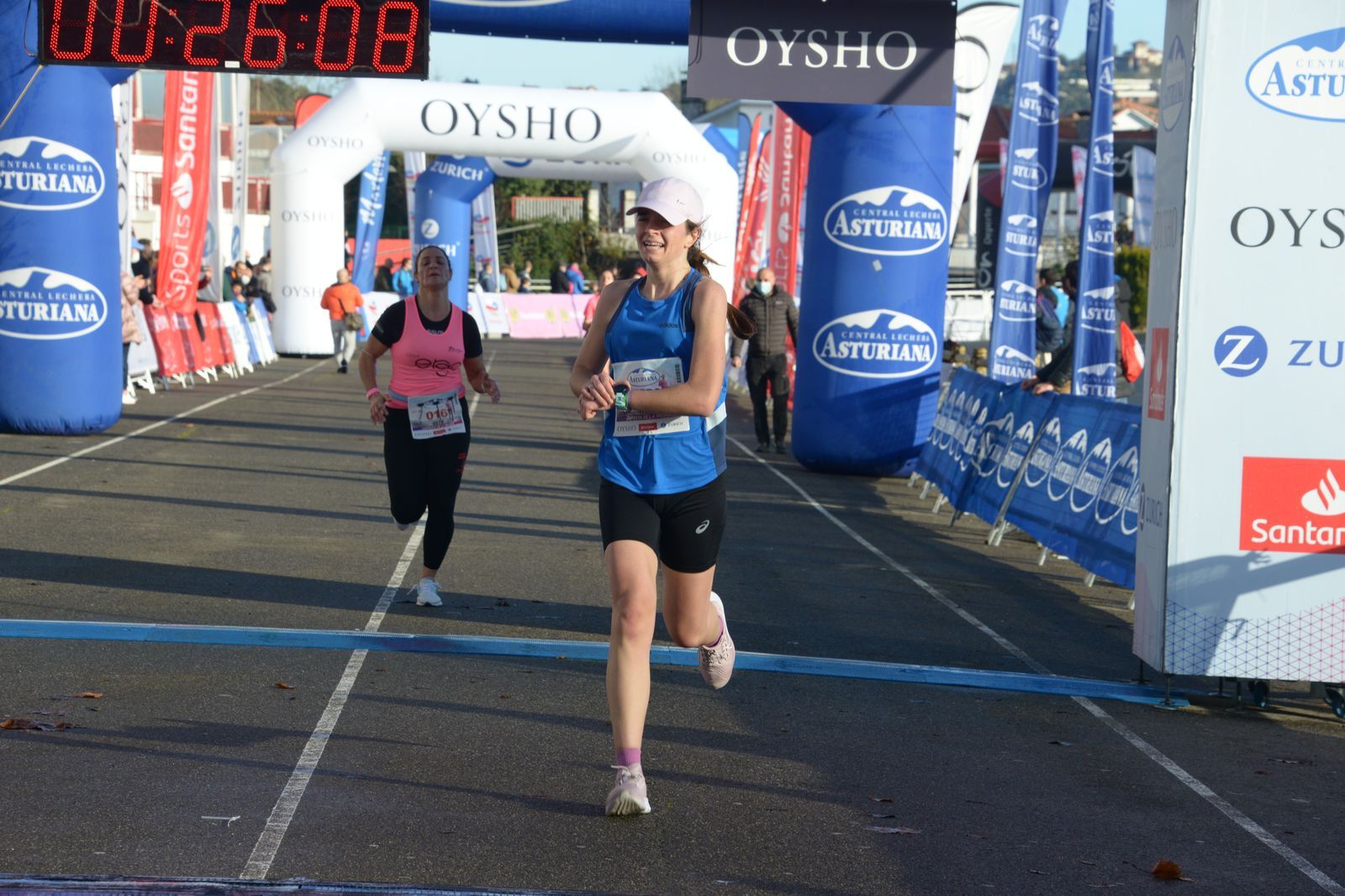 Las mejores fotos de la Carrera de la Mujer Central Lechera Asturiana Gijón 2021 (LLEGADAS A META / GALERÍA 1)