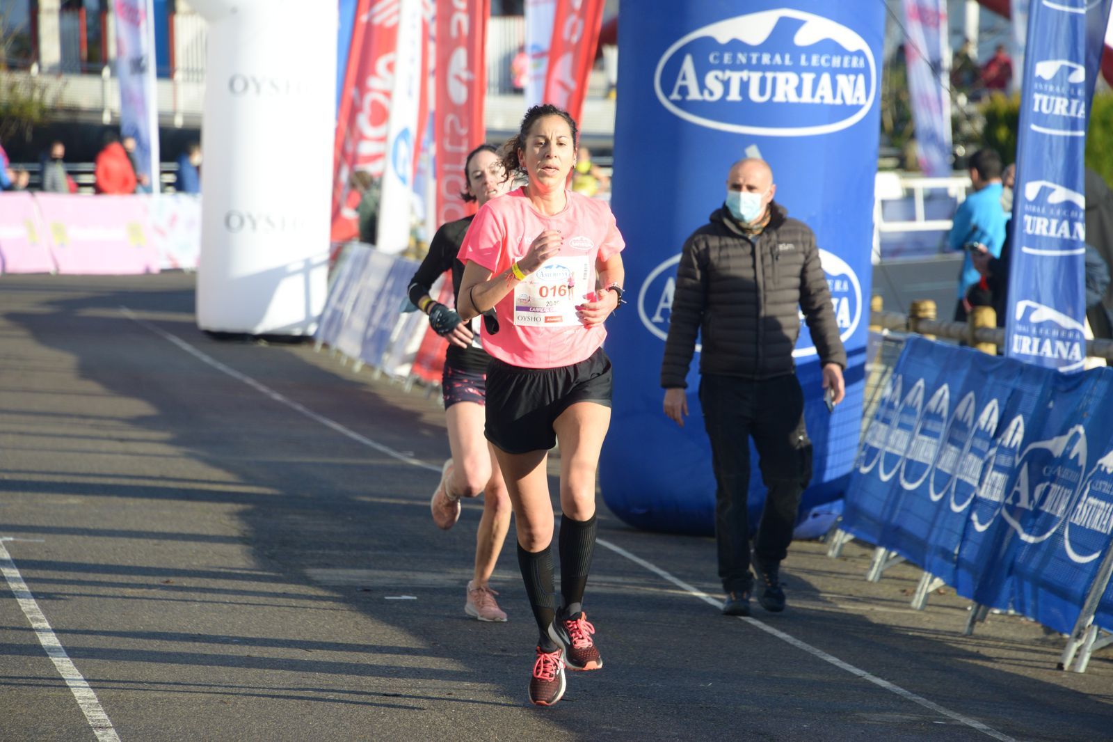 Las mejores fotos de la Carrera de la Mujer Central Lechera Asturiana Gijón 2021 (LLEGADAS A META / GALERÍA 1)