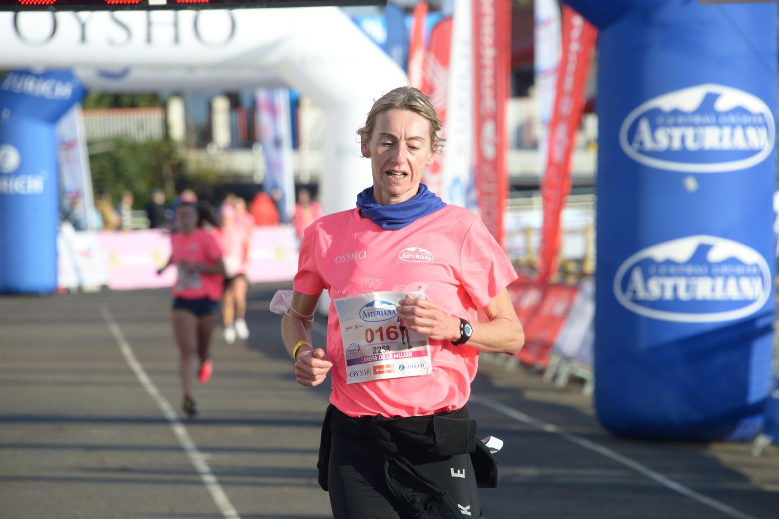 Las mejores fotos de la Carrera de la Mujer Central Lechera Asturiana Gijón 2021 (LLEGADAS A META / GALERÍA 1)