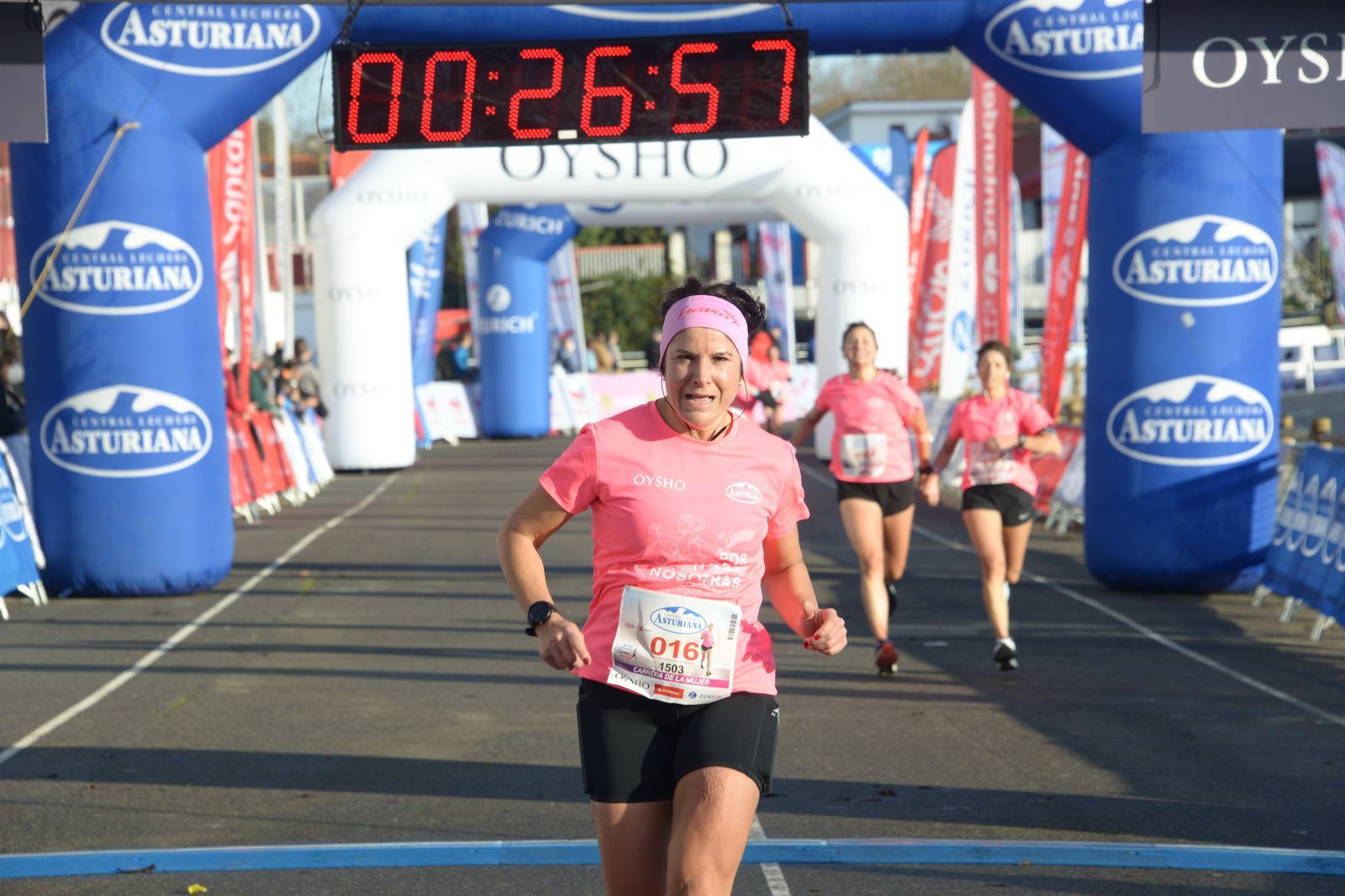 Las mejores fotos de la Carrera de la Mujer Central Lechera Asturiana Gijón 2021 (LLEGADAS A META / GALERÍA 1)