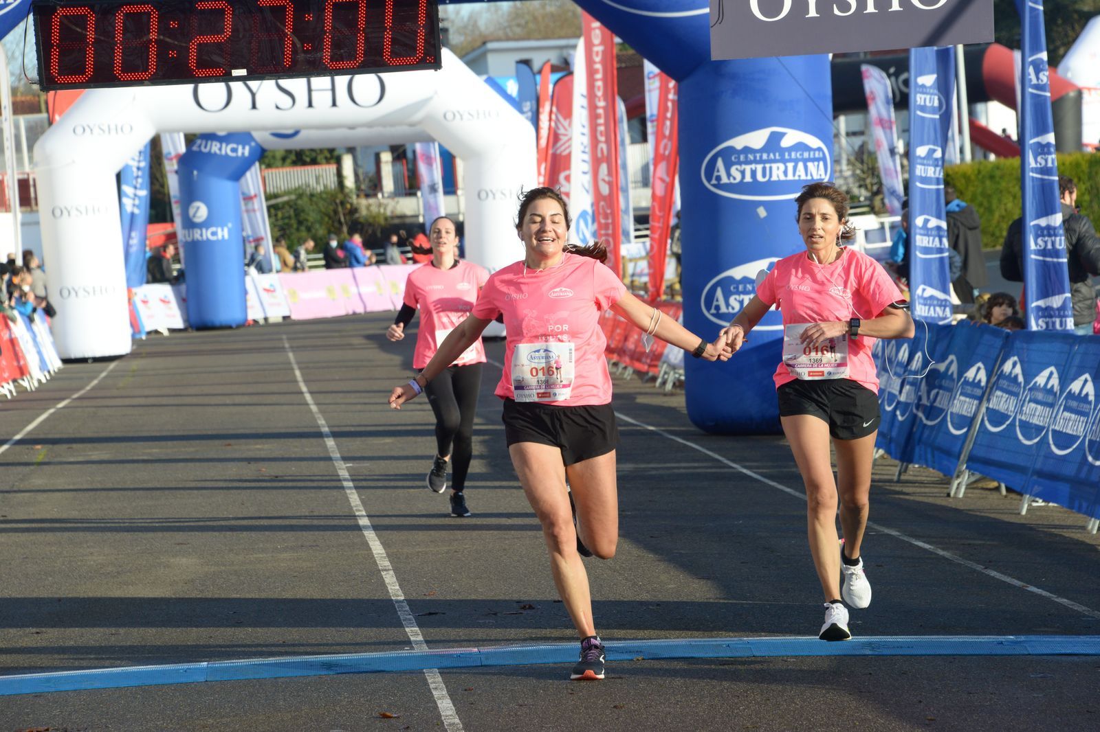 Las mejores fotos de la Carrera de la Mujer Central Lechera Asturiana Gijón 2021 (LLEGADAS A META / GALERÍA 1)