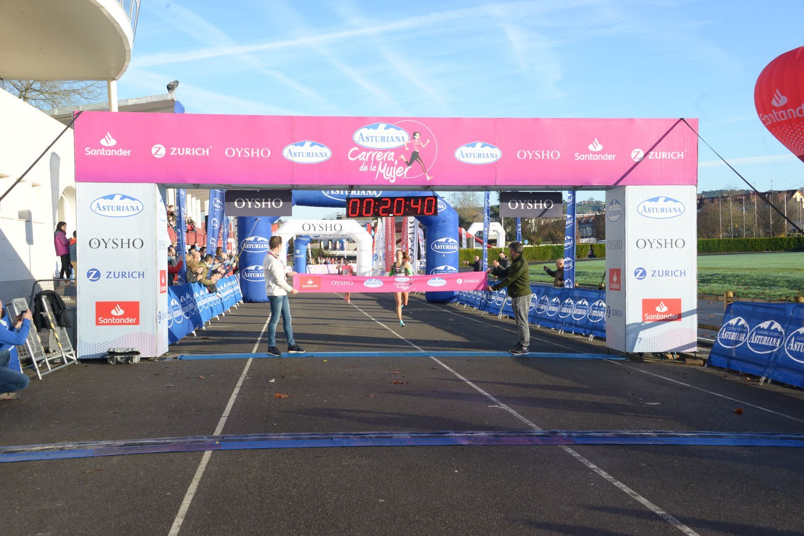 Las mejores fotos de la Carrera de la Mujer Central Lechera Asturiana Gijón 2021 (LLEGADAS A META / GALERÍA 1)