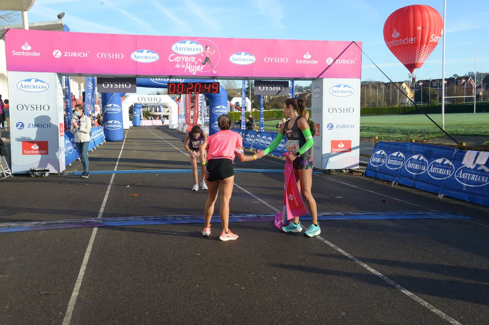 Las mejores fotos de la Carrera de la Mujer Central Lechera Asturiana Gijón 2021 (LLEGADAS A META / GALERÍA 1)