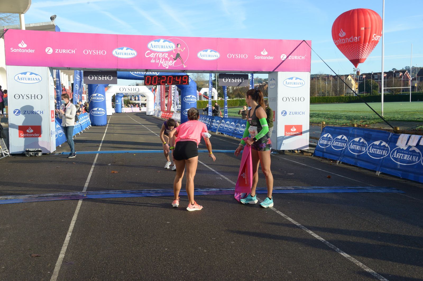 Las mejores fotos de la Carrera de la Mujer Central Lechera Asturiana Gijón 2021 (LLEGADAS A META / GALERÍA 1)