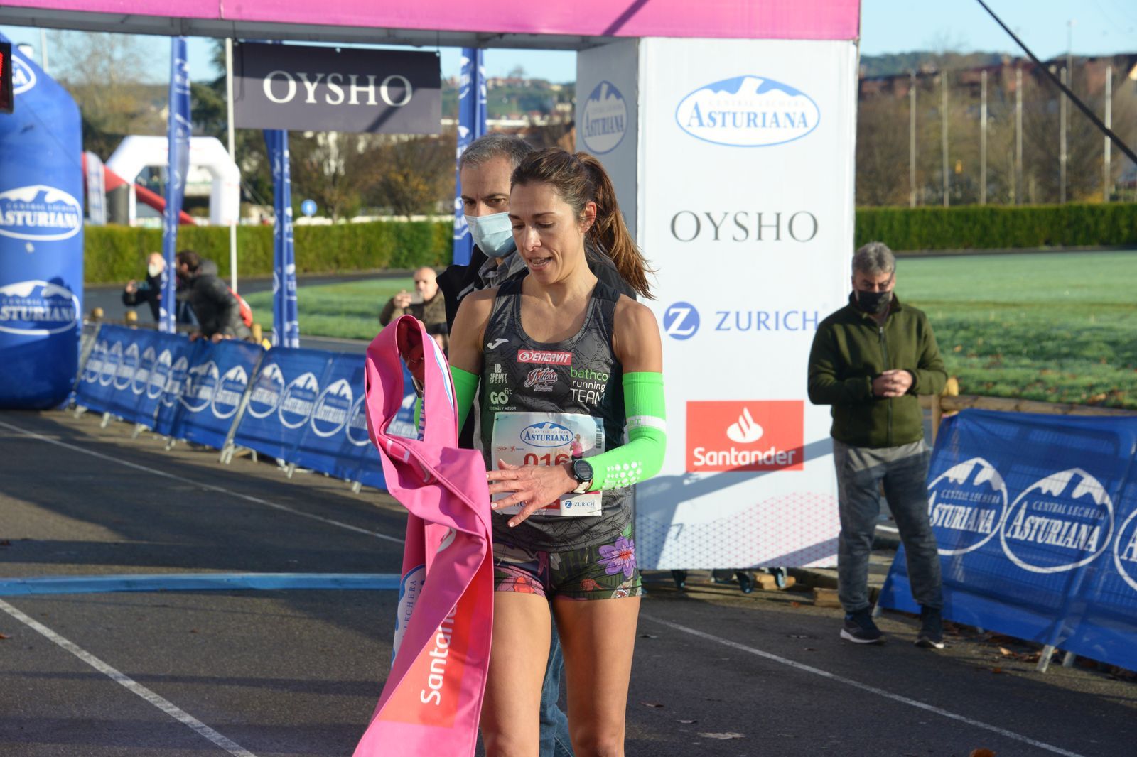 Las mejores fotos de la Carrera de la Mujer Central Lechera Asturiana Gijón 2021 (LLEGADAS A META / GALERÍA 1)