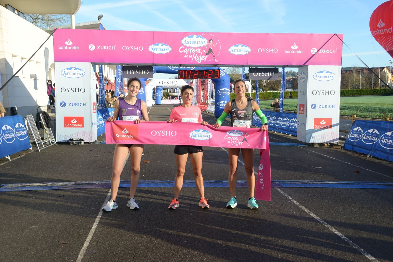 Las mejores fotos de la Carrera de la Mujer Central Lechera Asturiana Gijón 2021 (LLEGADAS A META / GALERÍA 1)