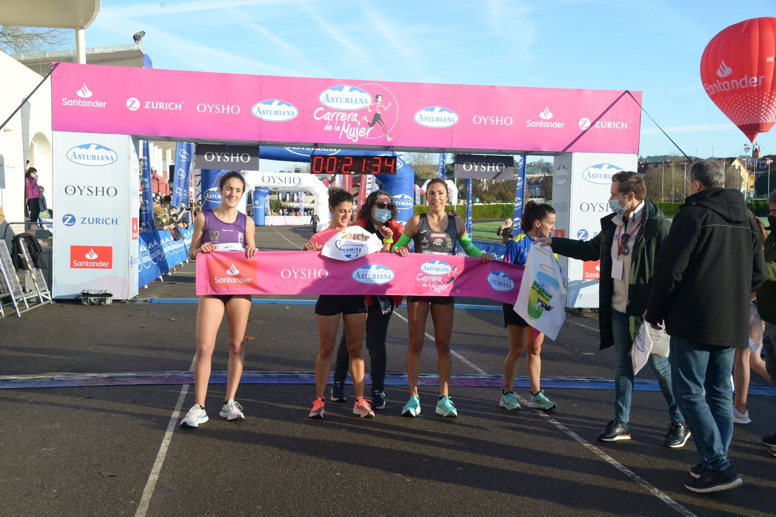 Las mejores fotos de la Carrera de la Mujer Central Lechera Asturiana Gijón 2021 (LLEGADAS A META / GALERÍA 1)