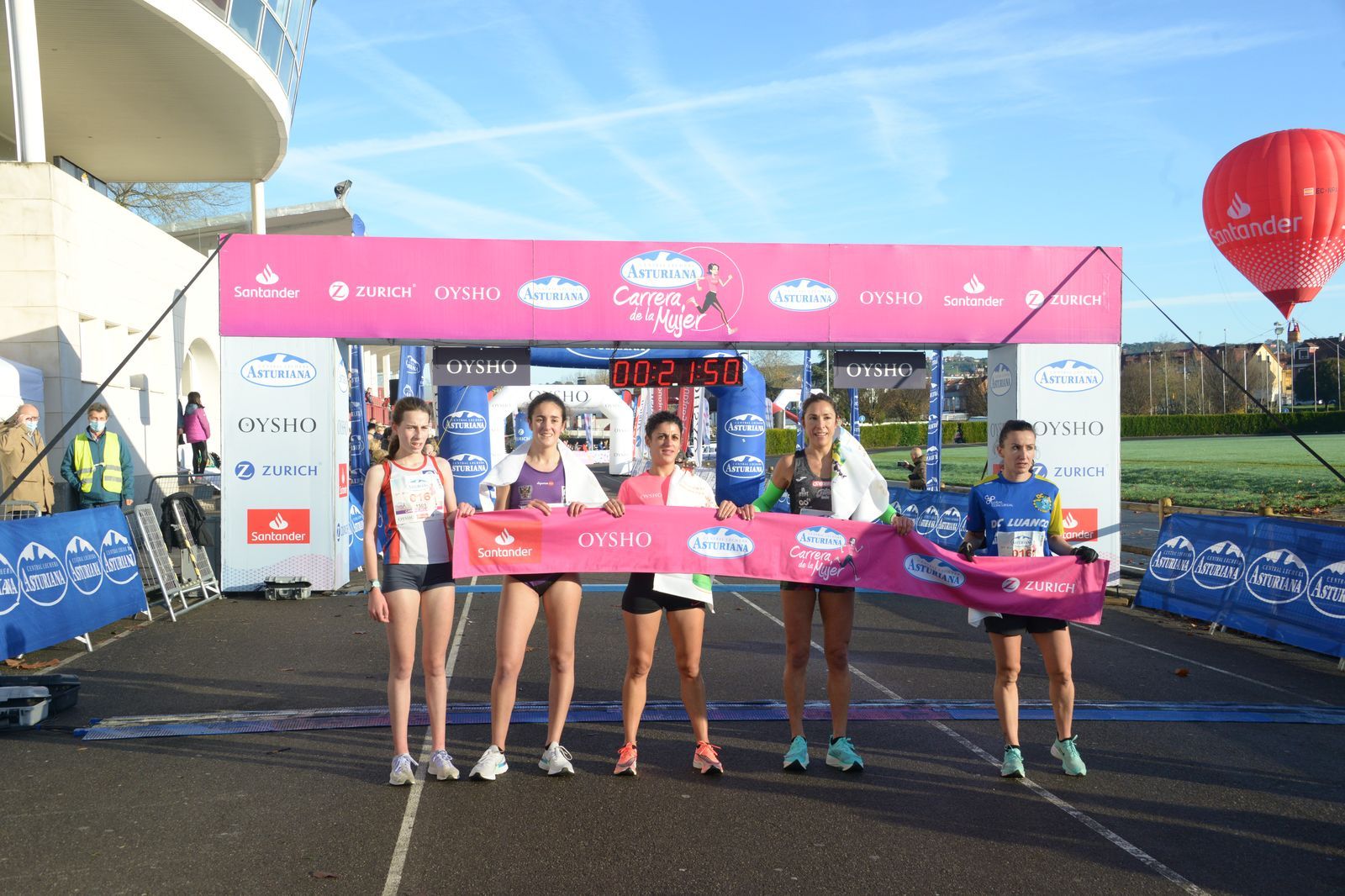 Las mejores fotos de la Carrera de la Mujer Central Lechera Asturiana Gijón 2021 (LLEGADAS A META / GALERÍA 1)