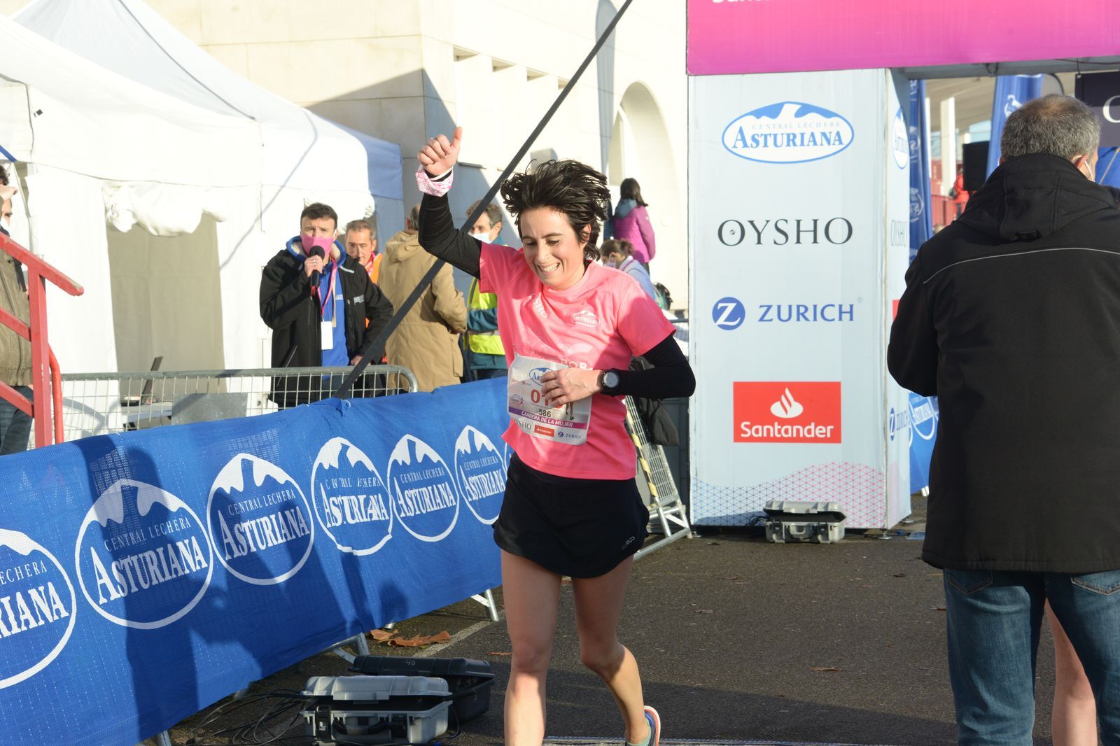 Las mejores fotos de la Carrera de la Mujer Central Lechera Asturiana Gijón 2021 (LLEGADAS A META / GALERÍA 1)