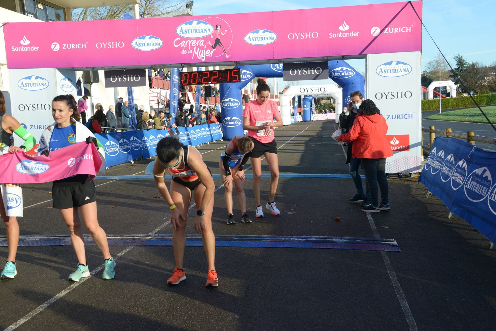 Las mejores fotos de la Carrera de la Mujer Central Lechera Asturiana Gijón 2021 (LLEGADAS A META / GALERÍA 1)