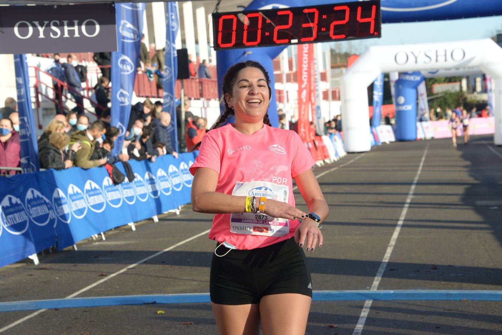 Las mejores fotos de la Carrera de la Mujer Central Lechera Asturiana Gijón 2021 (LLEGADAS A META / GALERÍA 1)