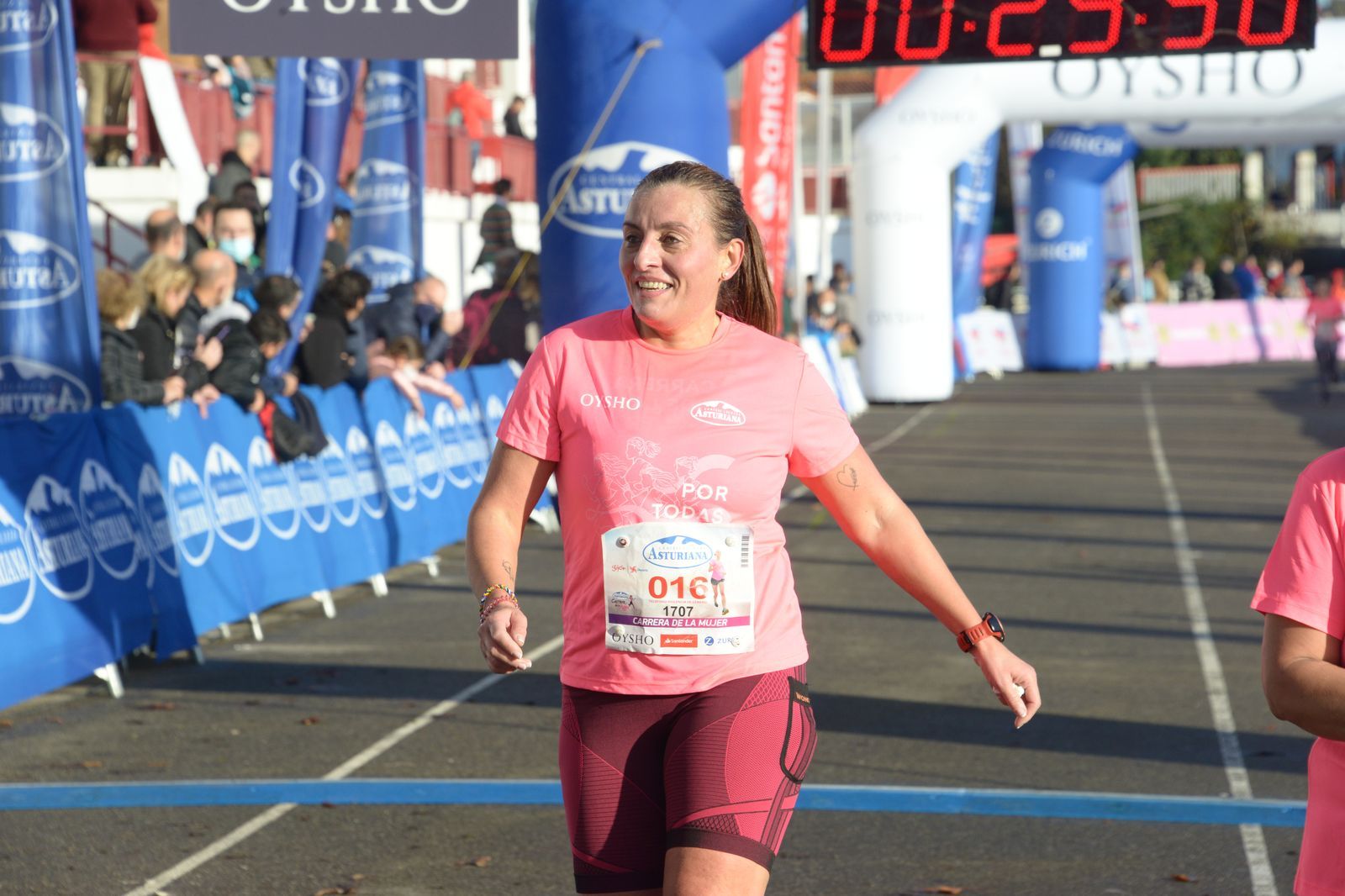 Las mejores fotos de la Carrera de la Mujer Central Lechera Asturiana Gijón 2021 (LLEGADAS A META / GALERÍA 2)