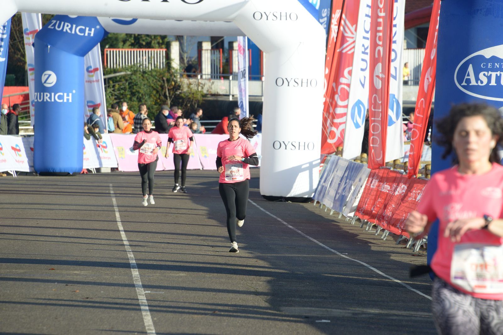 Las mejores fotos de la Carrera de la Mujer Central Lechera Asturiana Gijón 2021 (LLEGADAS A META / GALERÍA 2)