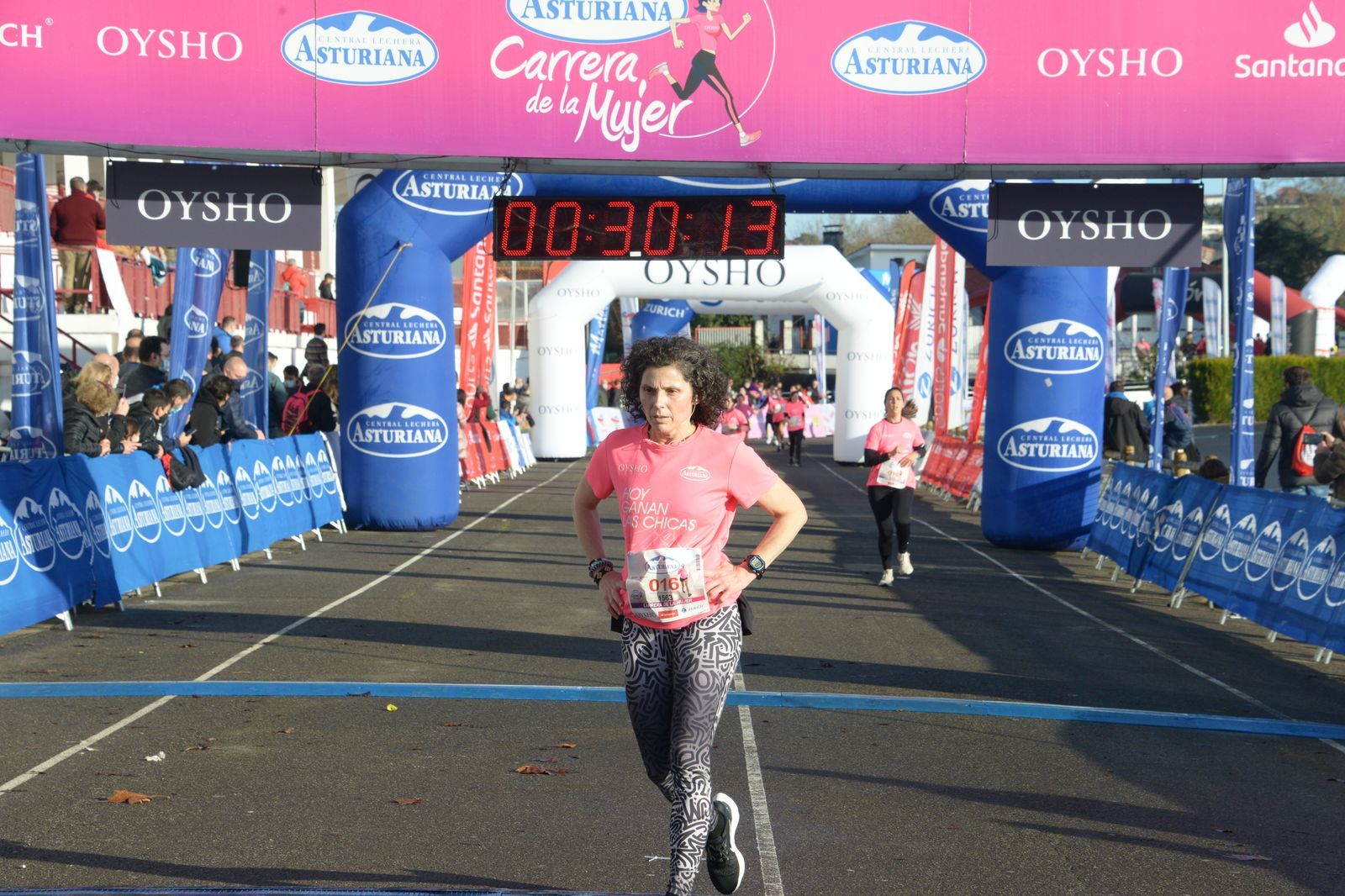 Las mejores fotos de la Carrera de la Mujer Central Lechera Asturiana Gijón 2021 (LLEGADAS A META / GALERÍA 2)