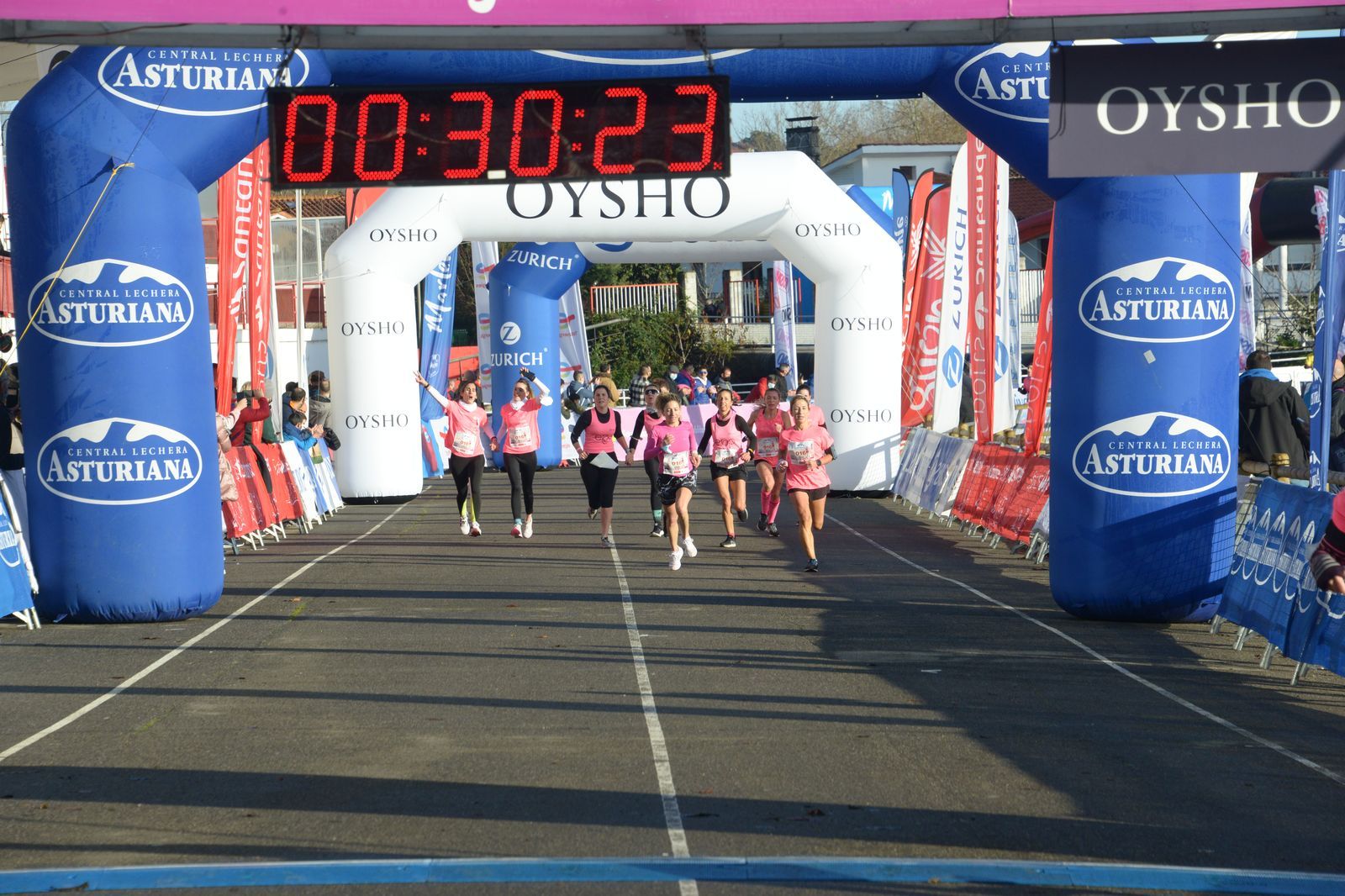 Las mejores fotos de la Carrera de la Mujer Central Lechera Asturiana Gijón 2021 (LLEGADAS A META / GALERÍA 2)