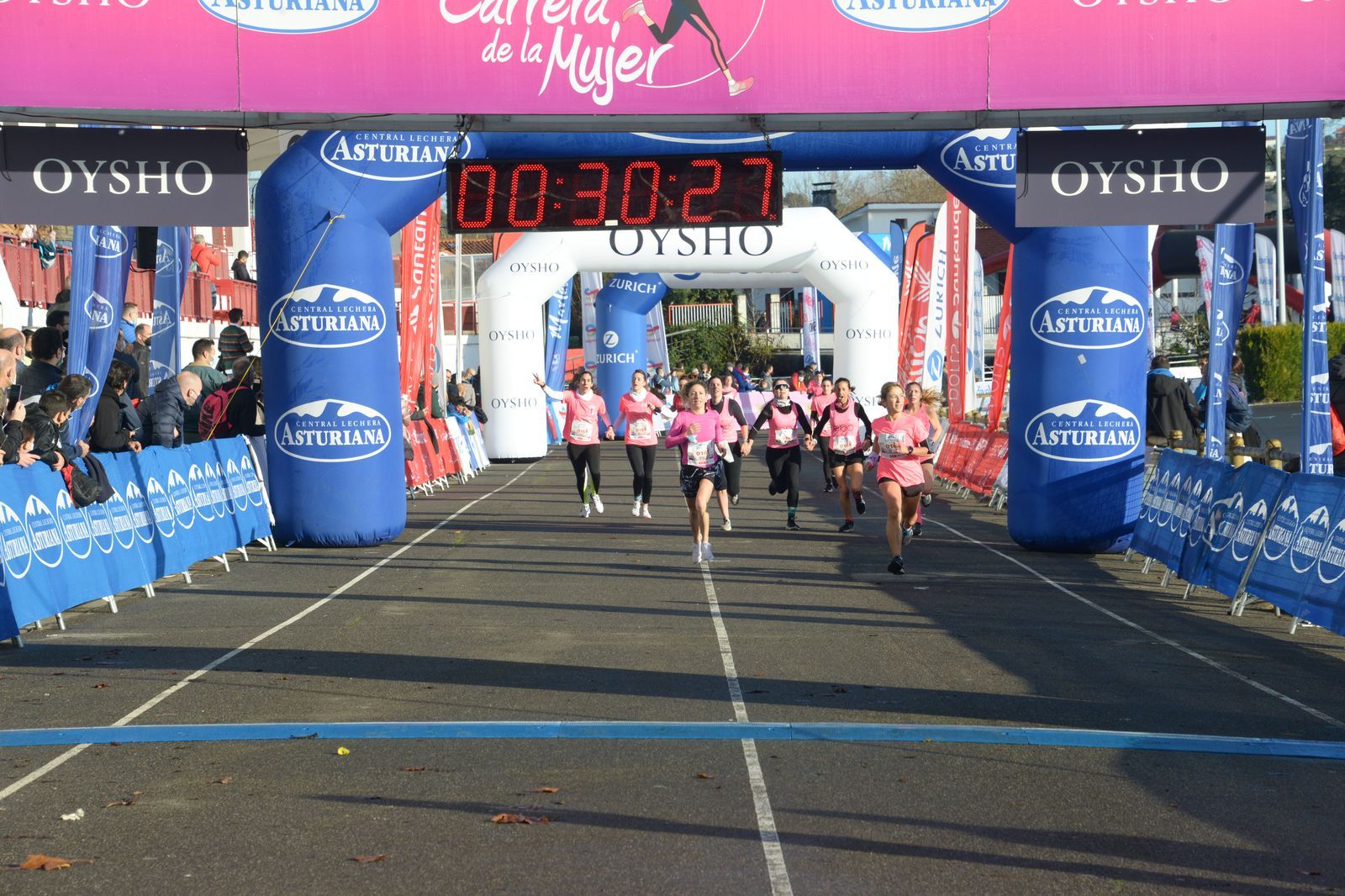 Las mejores fotos de la Carrera de la Mujer Central Lechera Asturiana Gijón 2021 (LLEGADAS A META / GALERÍA 2)