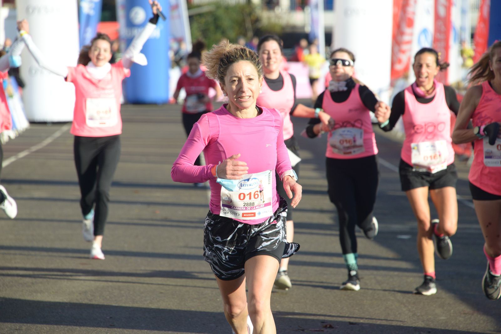 Las mejores fotos de la Carrera de la Mujer Central Lechera Asturiana Gijón 2021 (LLEGADAS A META / GALERÍA 2)