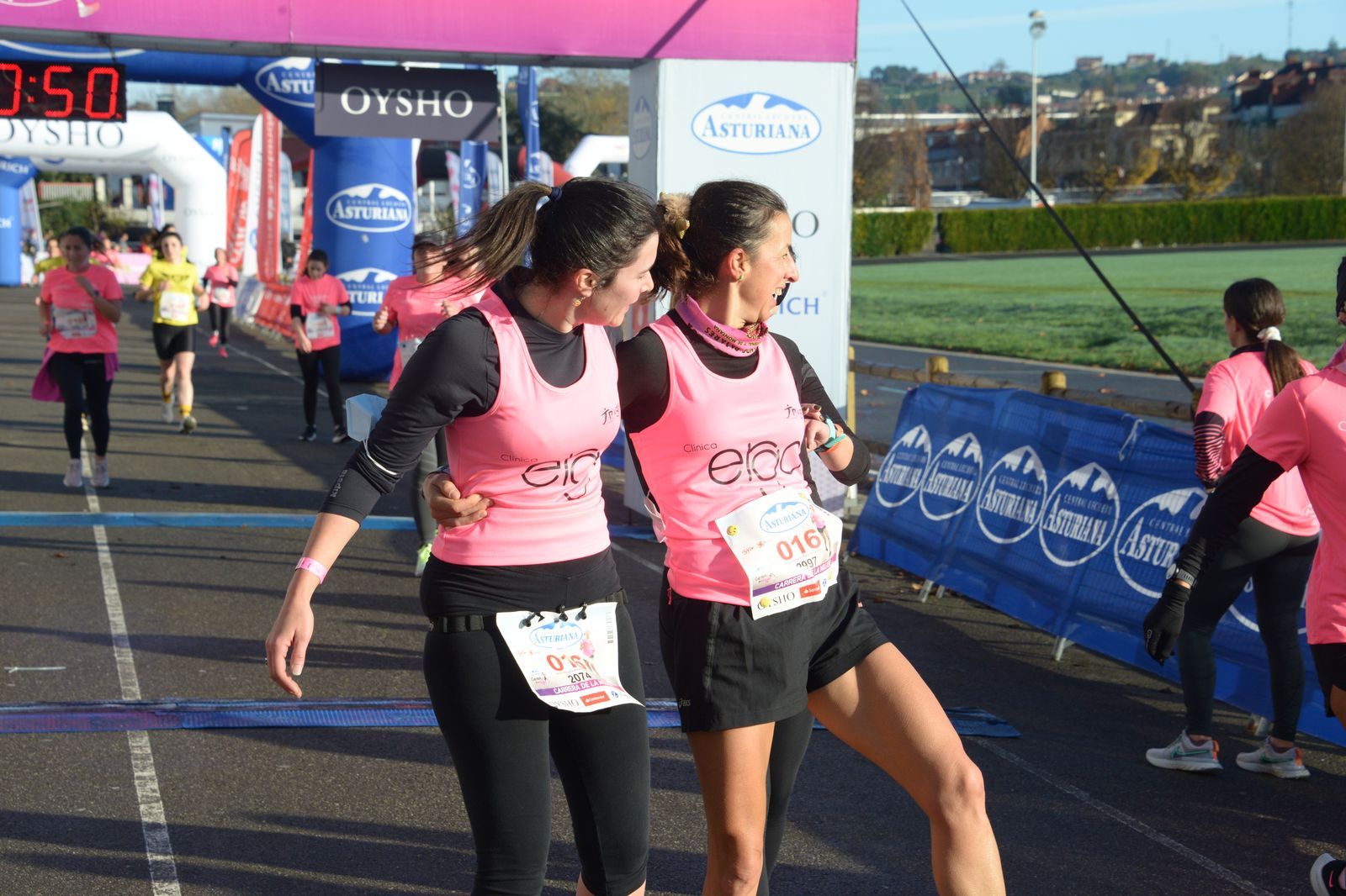 Las mejores fotos de la Carrera de la Mujer Central Lechera Asturiana Gijón 2021 (LLEGADAS A META / GALERÍA 2)