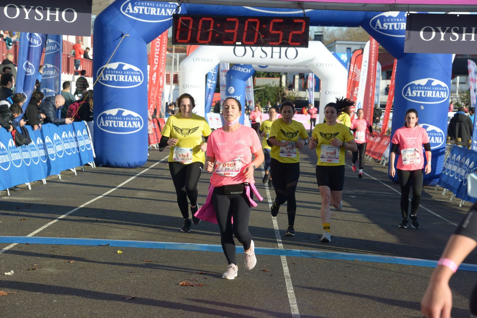 Las mejores fotos de la Carrera de la Mujer Central Lechera Asturiana Gijón 2021 (LLEGADAS A META / GALERÍA 2)