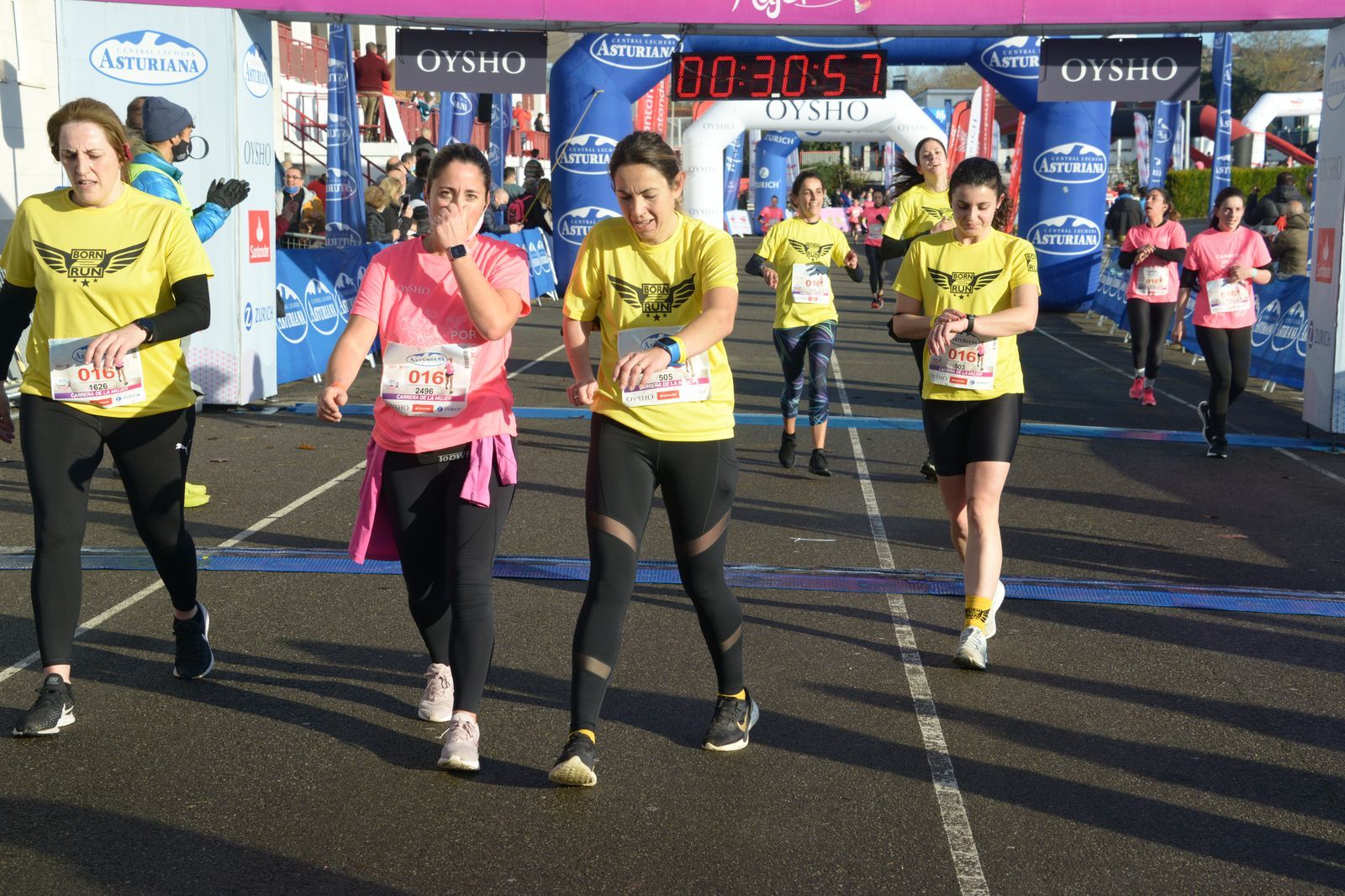 Las mejores fotos de la Carrera de la Mujer Central Lechera Asturiana Gijón 2021 (LLEGADAS A META / GALERÍA 2)