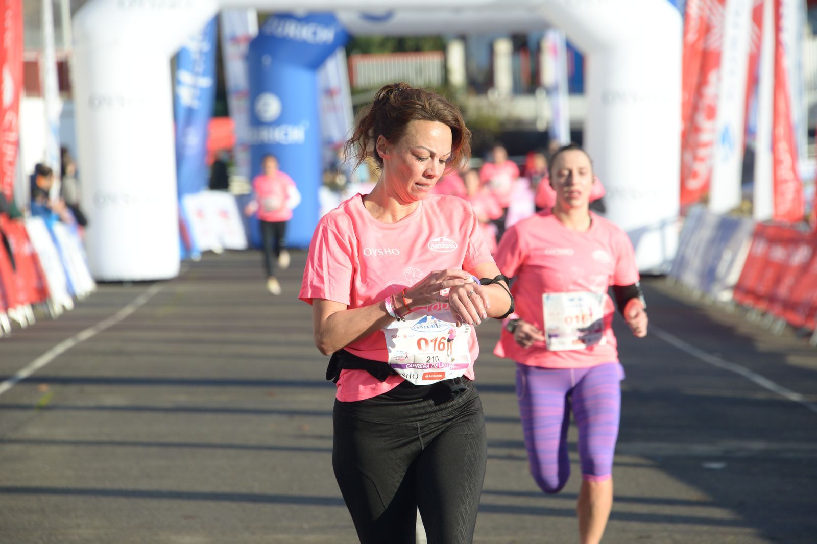 Las mejores fotos de la Carrera de la Mujer Central Lechera Asturiana Gijón 2021 (LLEGADAS A META / GALERÍA 2)