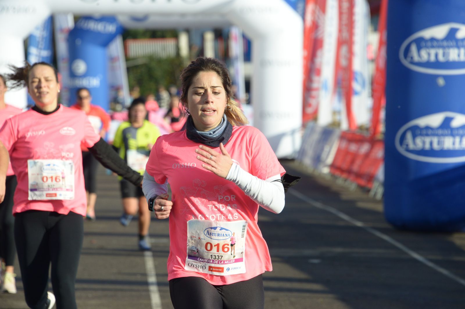 Las mejores fotos de la Carrera de la Mujer Central Lechera Asturiana Gijón 2021 (LLEGADAS A META / GALERÍA 2)