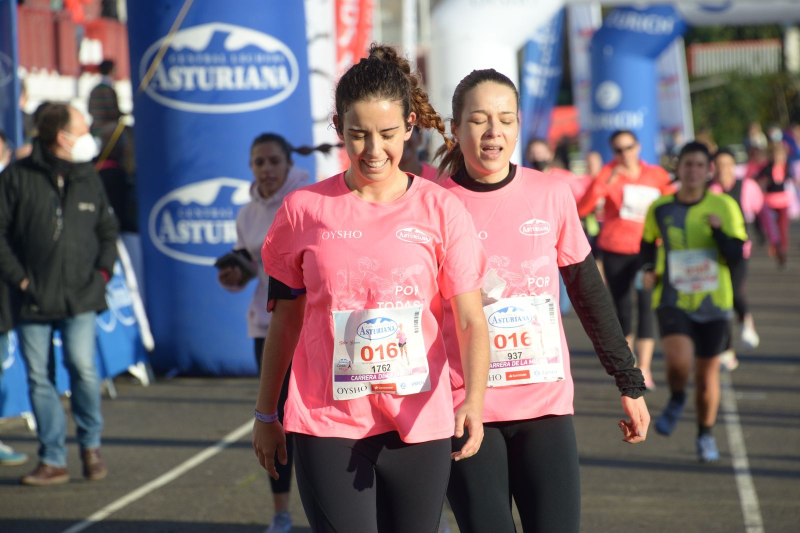 Las mejores fotos de la Carrera de la Mujer Central Lechera Asturiana Gijón 2021 (LLEGADAS A META / GALERÍA 2)