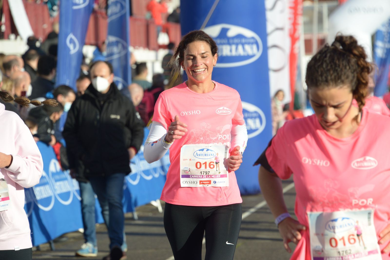Las mejores fotos de la Carrera de la Mujer Central Lechera Asturiana Gijón 2021 (LLEGADAS A META / GALERÍA 2)
