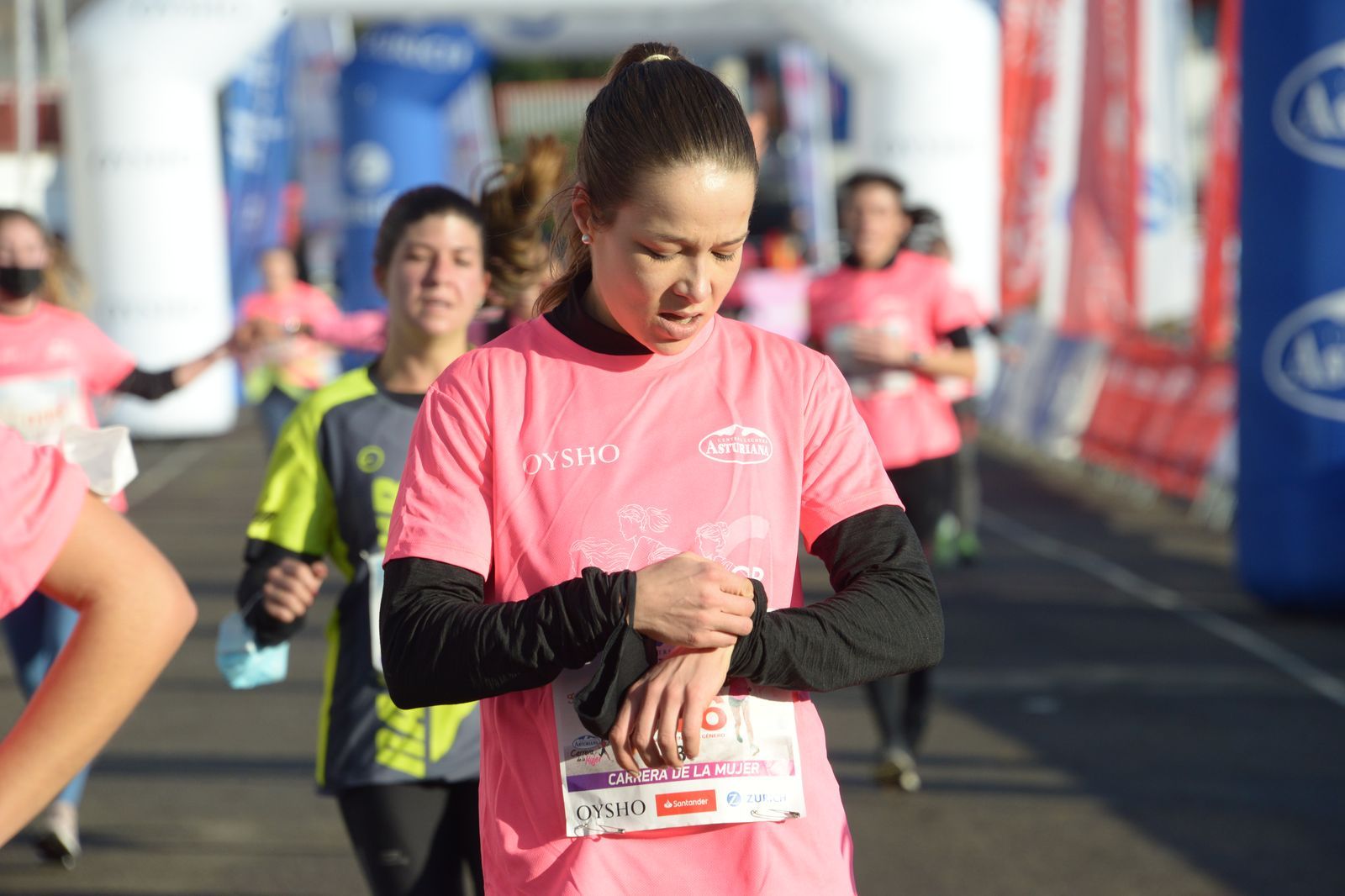 Las mejores fotos de la Carrera de la Mujer Central Lechera Asturiana Gijón 2021 (LLEGADAS A META / GALERÍA 2)