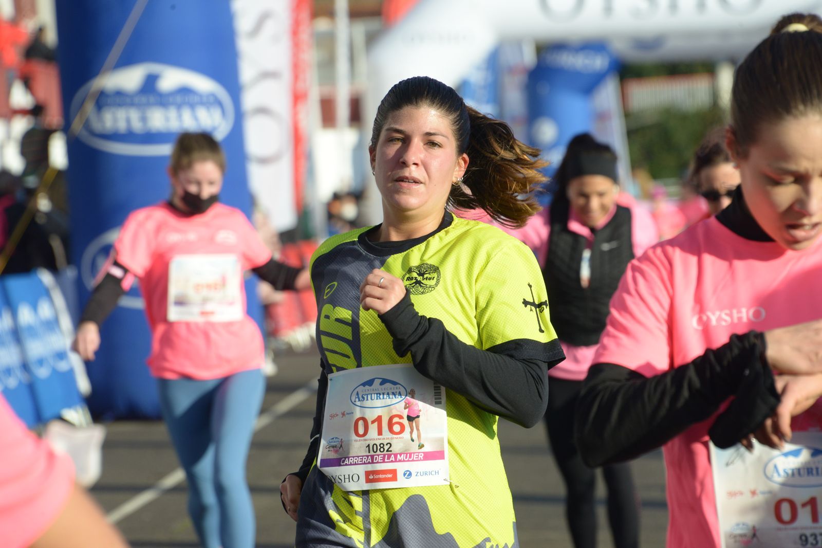 Las mejores fotos de la Carrera de la Mujer Central Lechera Asturiana Gijón 2021 (LLEGADAS A META / GALERÍA 2)