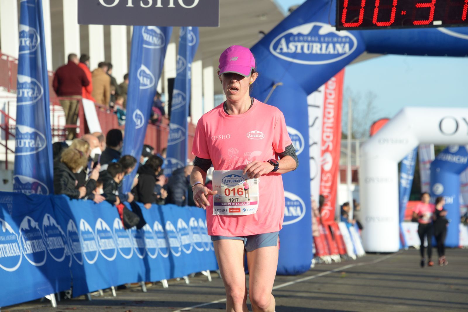 Las mejores fotos de la Carrera de la Mujer Central Lechera Asturiana Gijón 2021 (LLEGADAS A META / GALERÍA 2)