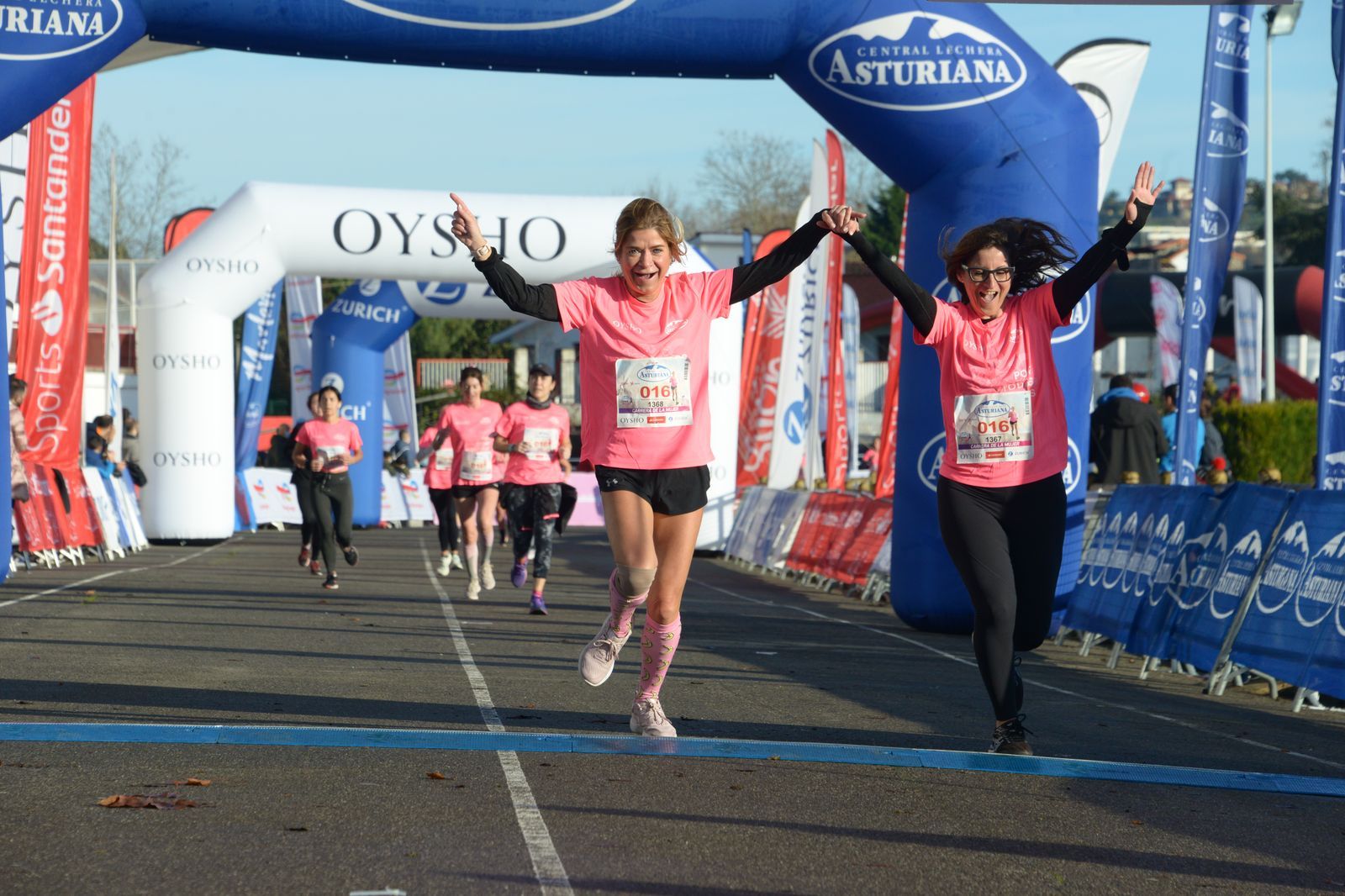 Las mejores fotos de la Carrera de la Mujer Central Lechera Asturiana Gijón 2021 (LLEGADAS A META / GALERÍA 2)