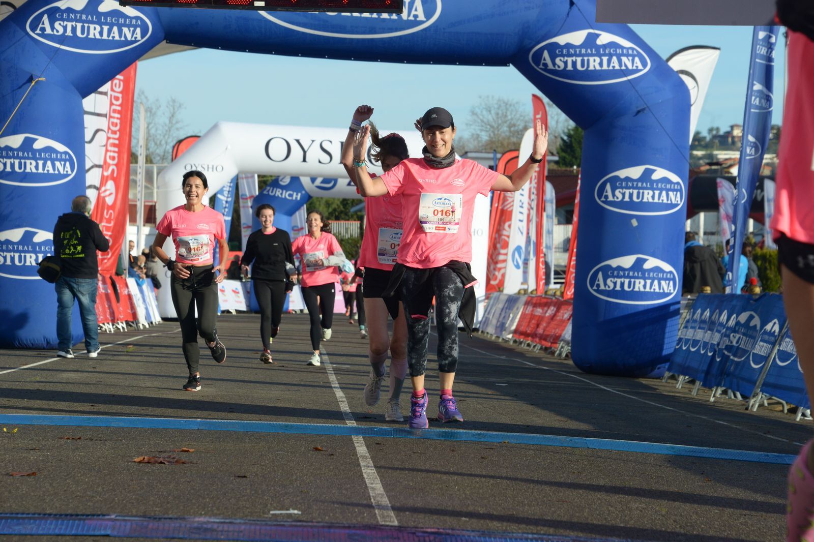 Las mejores fotos de la Carrera de la Mujer Central Lechera Asturiana Gijón 2021 (LLEGADAS A META / GALERÍA 2)