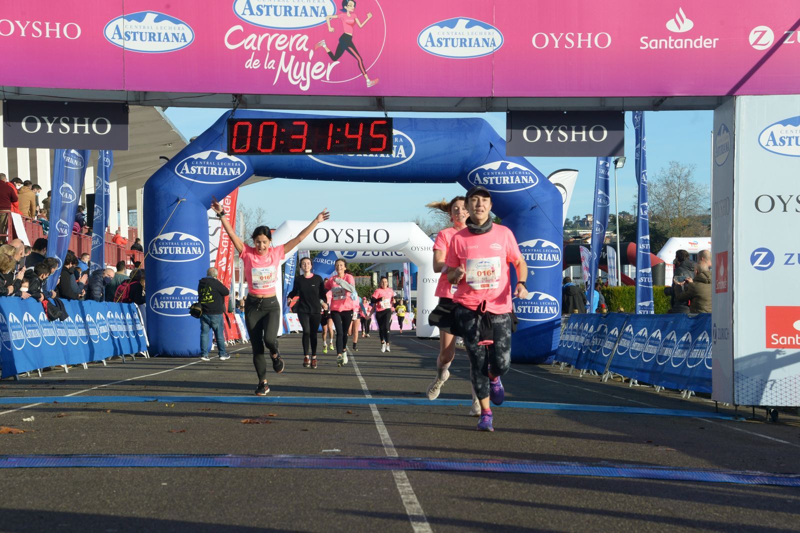 Las mejores fotos de la Carrera de la Mujer Central Lechera Asturiana Gijón 2021 (LLEGADAS A META / GALERÍA 2)