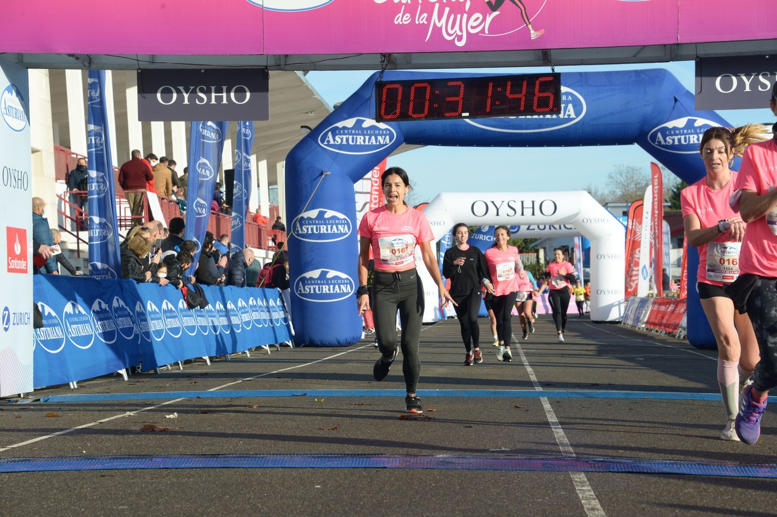 Las mejores fotos de la Carrera de la Mujer Central Lechera Asturiana Gijón 2021 (LLEGADAS A META / GALERÍA 2)