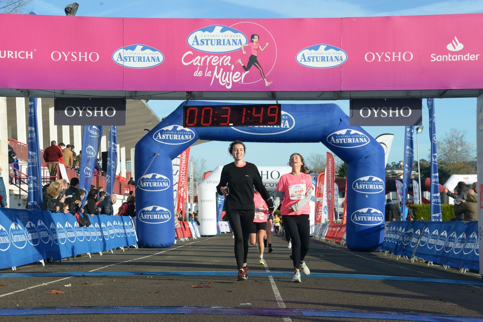 Las mejores fotos de la Carrera de la Mujer Central Lechera Asturiana Gijón 2021 (LLEGADAS A META / GALERÍA 2)