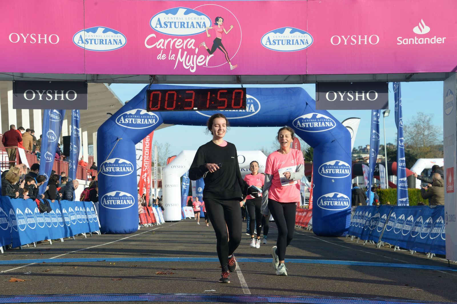 Las mejores fotos de la Carrera de la Mujer Central Lechera Asturiana Gijón 2021 (LLEGADAS A META / GALERÍA 2)