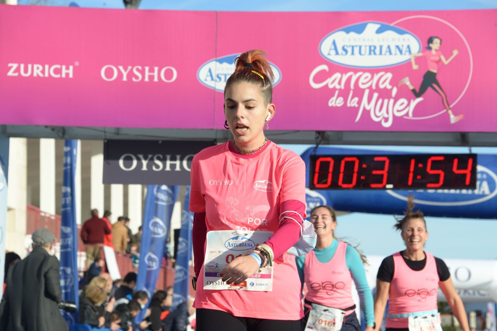 Las mejores fotos de la Carrera de la Mujer Central Lechera Asturiana Gijón 2021 (LLEGADAS A META / GALERÍA 2)